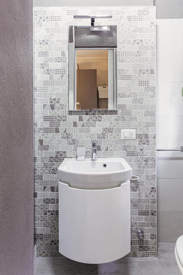 The Studio - Milano Centrale Via Zuretti Apartment Bagian luar foto